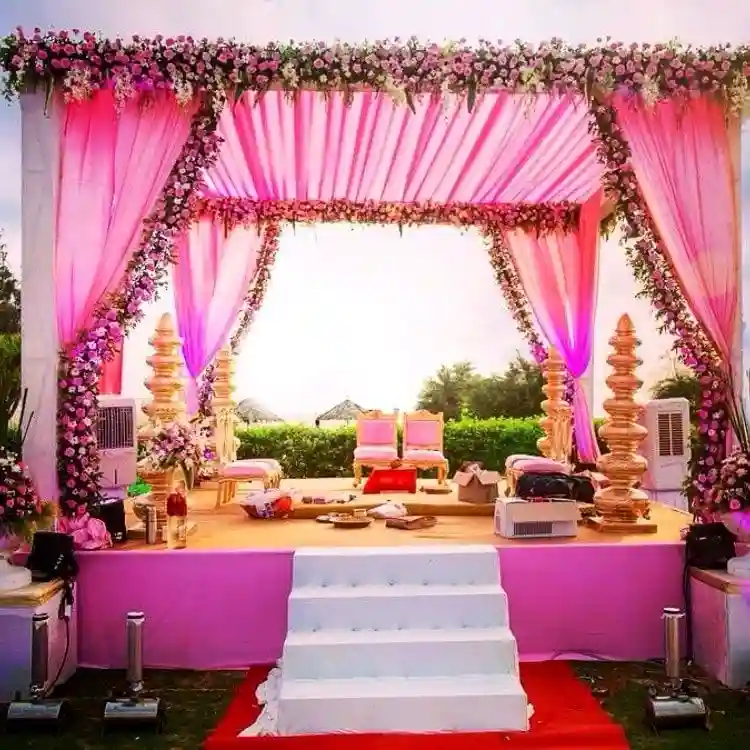 Grand Aura Pink Mandap Setup